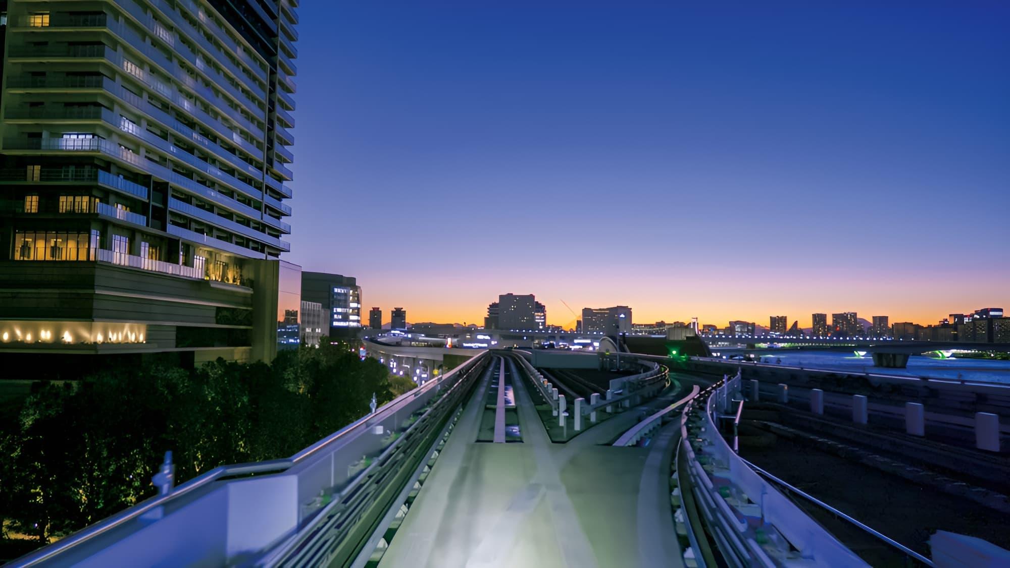 Train Night View: Yurikamome at Night Round Trip Shimbashi to Toyosu